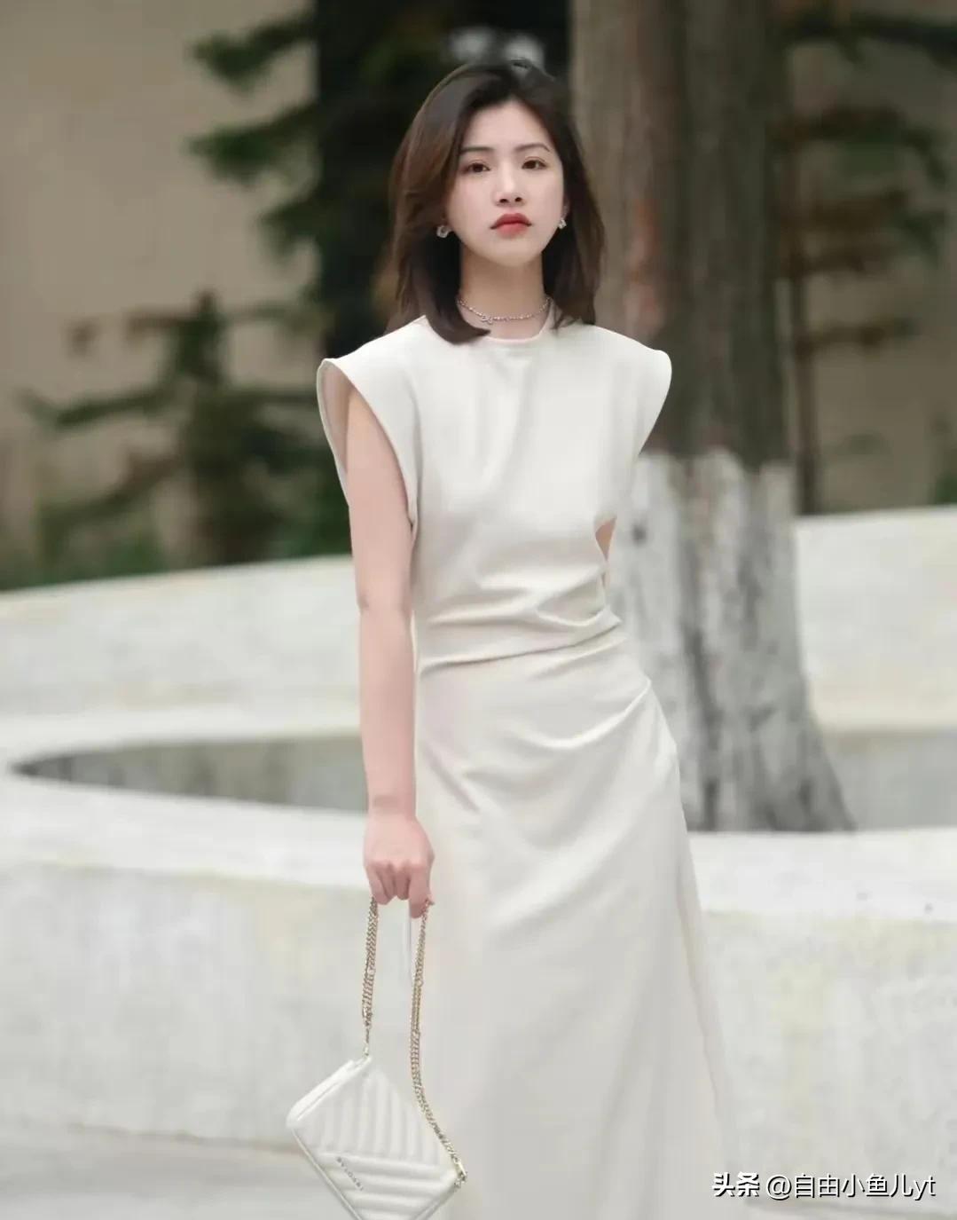 浅色系穿搭夏季中性,适合夏天的浅色系穿搭学生党