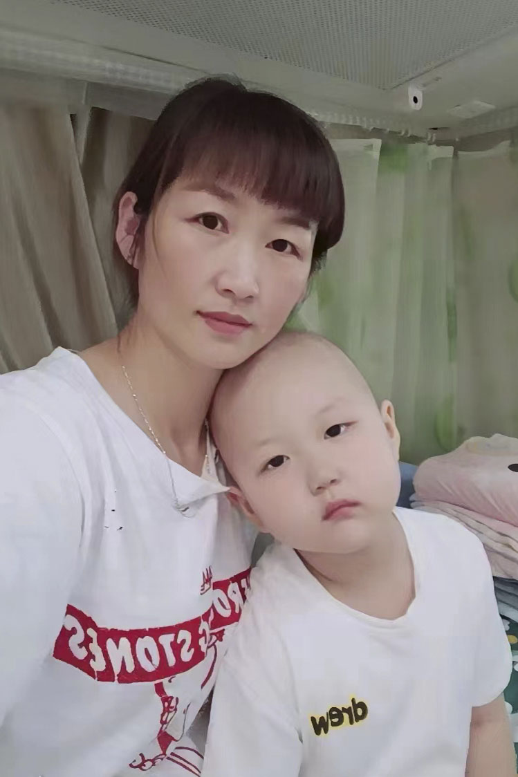 六岁小孩手指起水泡一碰很疼,五岁女童手指有严重倒刺