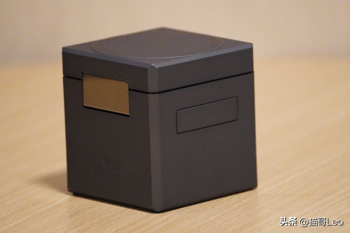 安克磁吸充电宝对比苹果外接电池,苹果安克磁吸无线充电宝