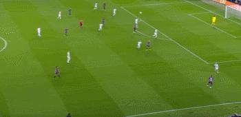 战术板进攻战术板,莱万对梅西有多强