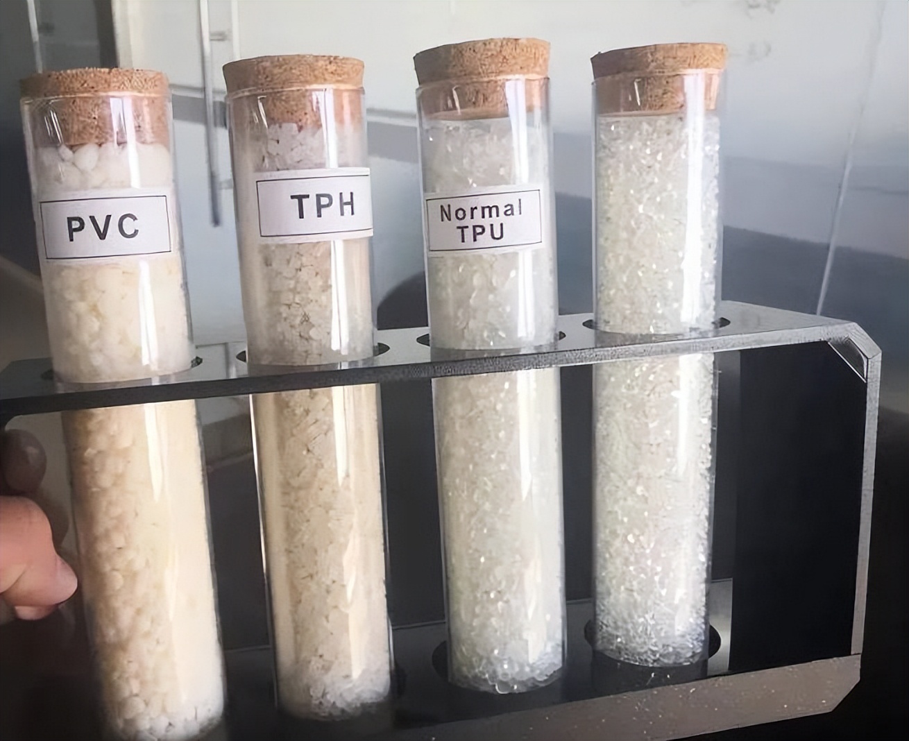 正规的汽车贴膜车衣一般多少钱,汽车贴膜一般多少钱自己贴