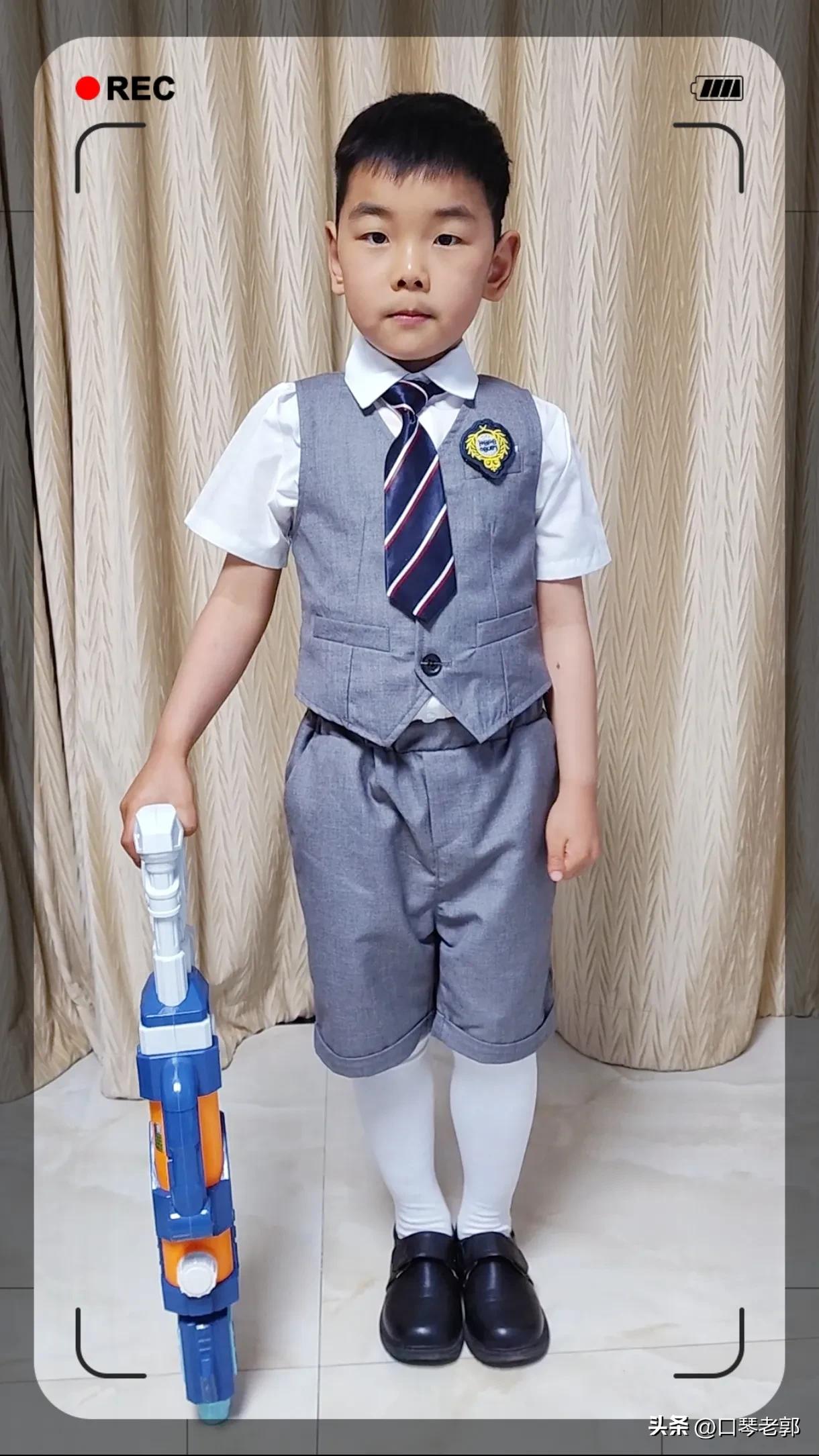 小朋友的室内毕业照,单人毕业照小学生