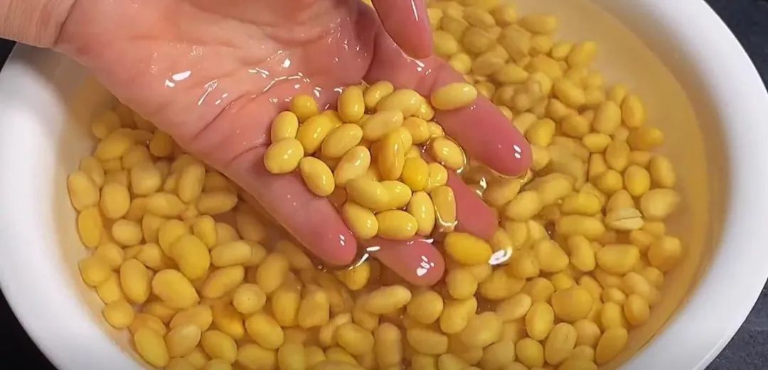 更年期不要太节俭多吃碱性食物,更年期补充雌激素食物方法