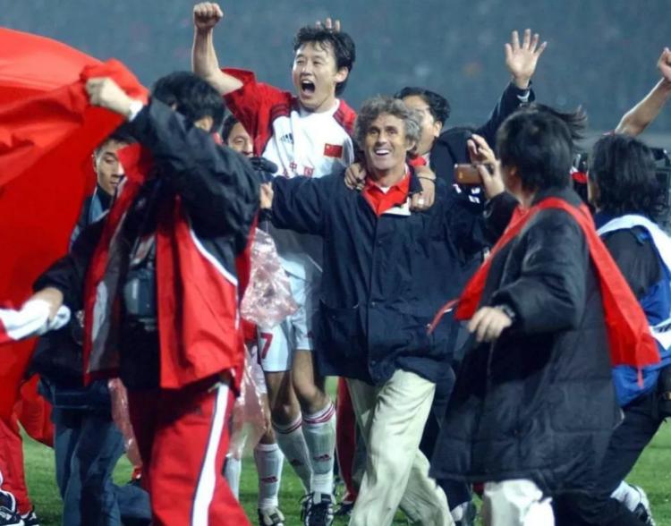 足球神童视频,周了了足球神童视频直播