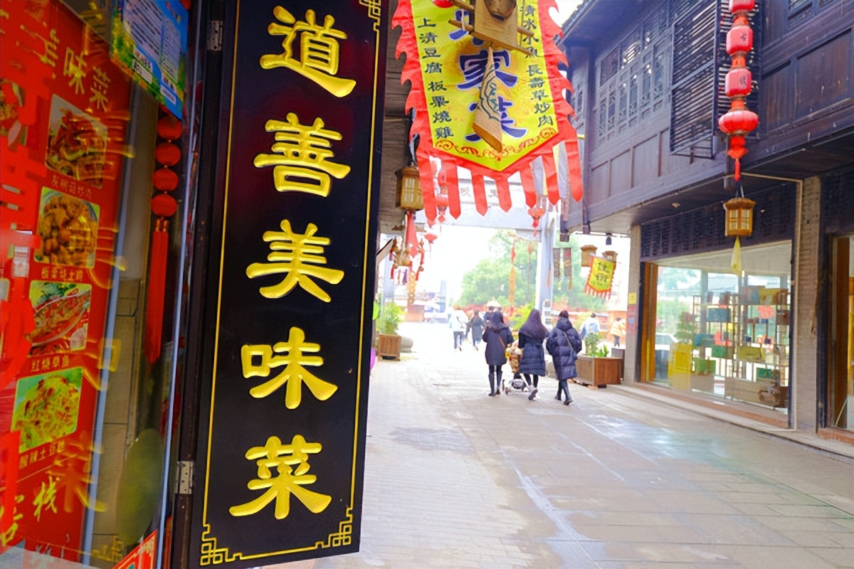 问道龙虎山，观“天下三绝”，“道教第一山”碧水丹霞入画来