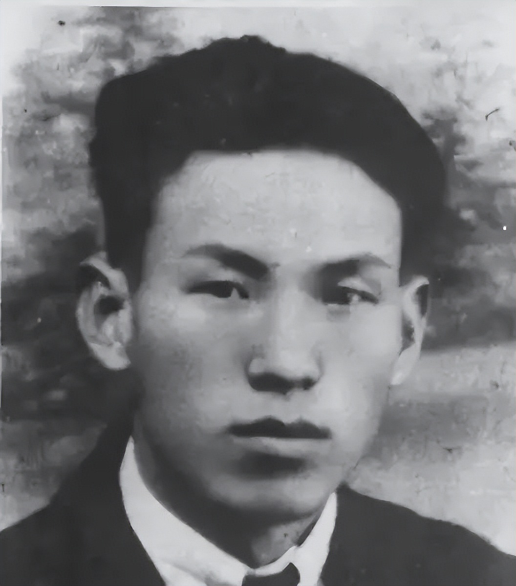 范桂霞为扮演周恩来妻子,22岁学会抽烟喝酒,*颖超邓**26年后当面感谢