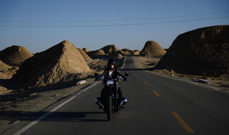 摩托车注定是被误解和歧视,狂飙不文明行为