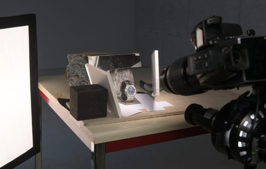 名表专柜一般都不给试戴,名表专卖店都买不到表