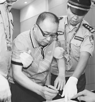 巨贪*昌星赖**，54岁被捕后，背后的“两大保护伞”结局怎样了？