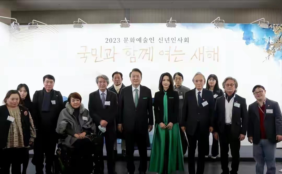 韩国第一夫人粉色穿搭,韩国第一夫人的打扮