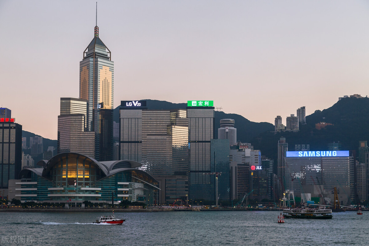 内地游客说分手，香港巨头13亿飞走，百亿代购产业惨遭关门大吉？