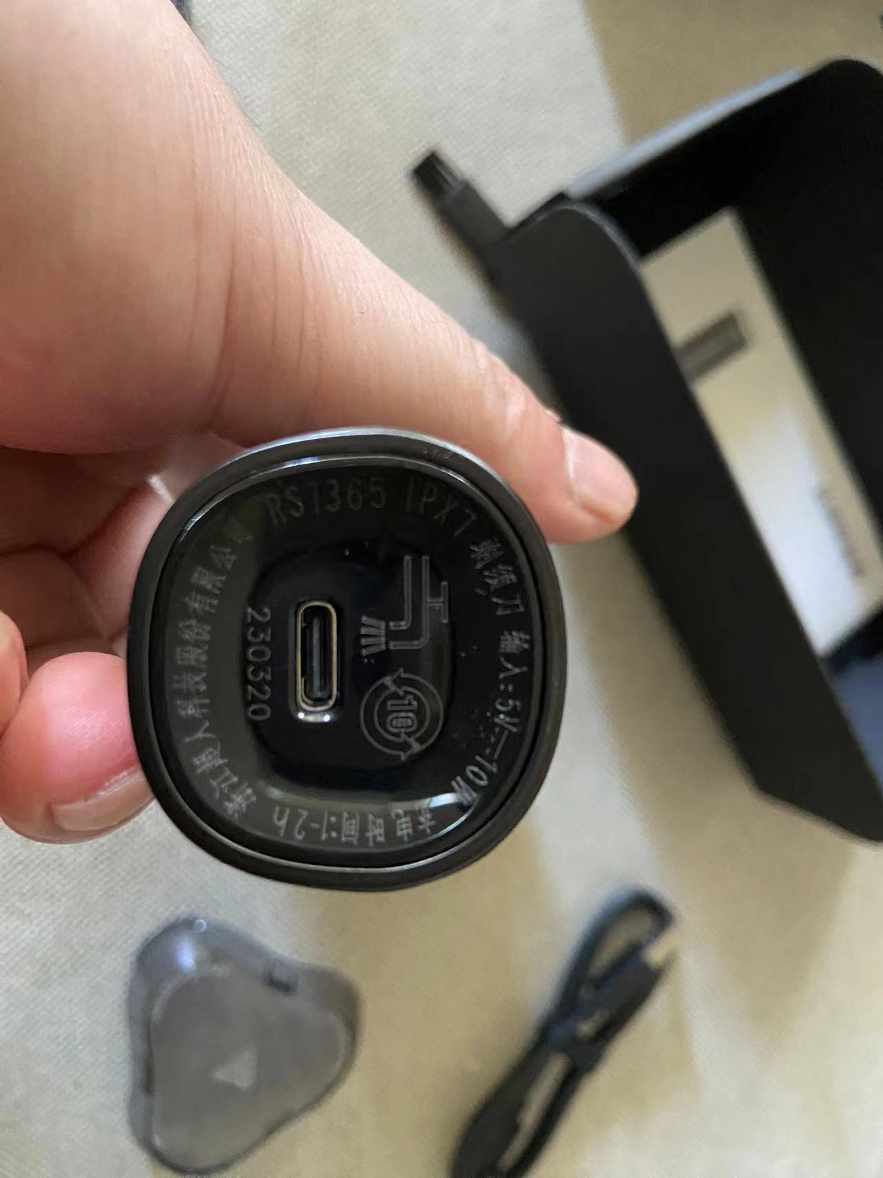 给父亲的礼物，端午节回家给他换上超人三头剃须刀