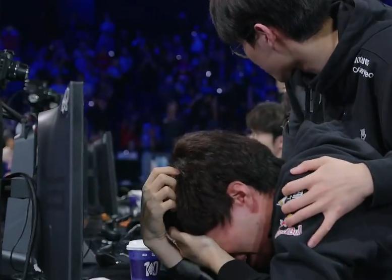 drx战胜t1夺冠faker,drx战胜t1deft哭了