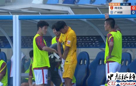 中超奇葩一幕护球,中超足球场上门将的超燃瞬间