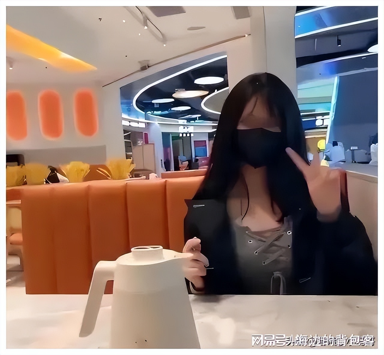 不忍直视的空姐“不雅照”,女孩一丝不挂照:女孩,你的底线在哪