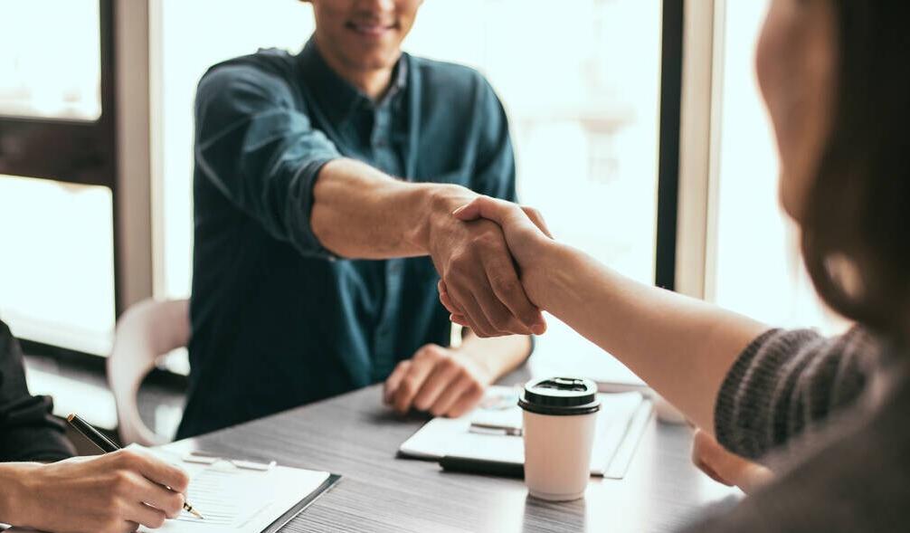 为人处世要注意社交细节：握手也是一门学问