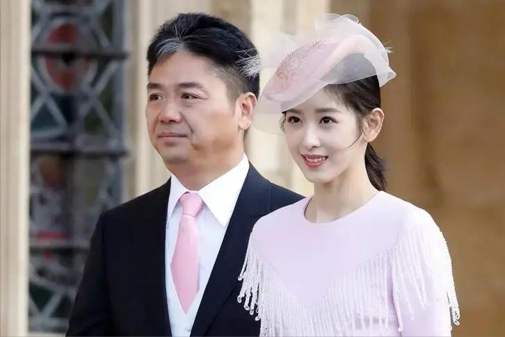 章泽天挺孕肚与刘强东逛超市,刘强东章泽天生二胎了吗