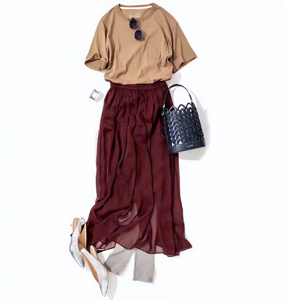 夏天穿衣如何配色经典又高级,夏季配色穿搭技巧