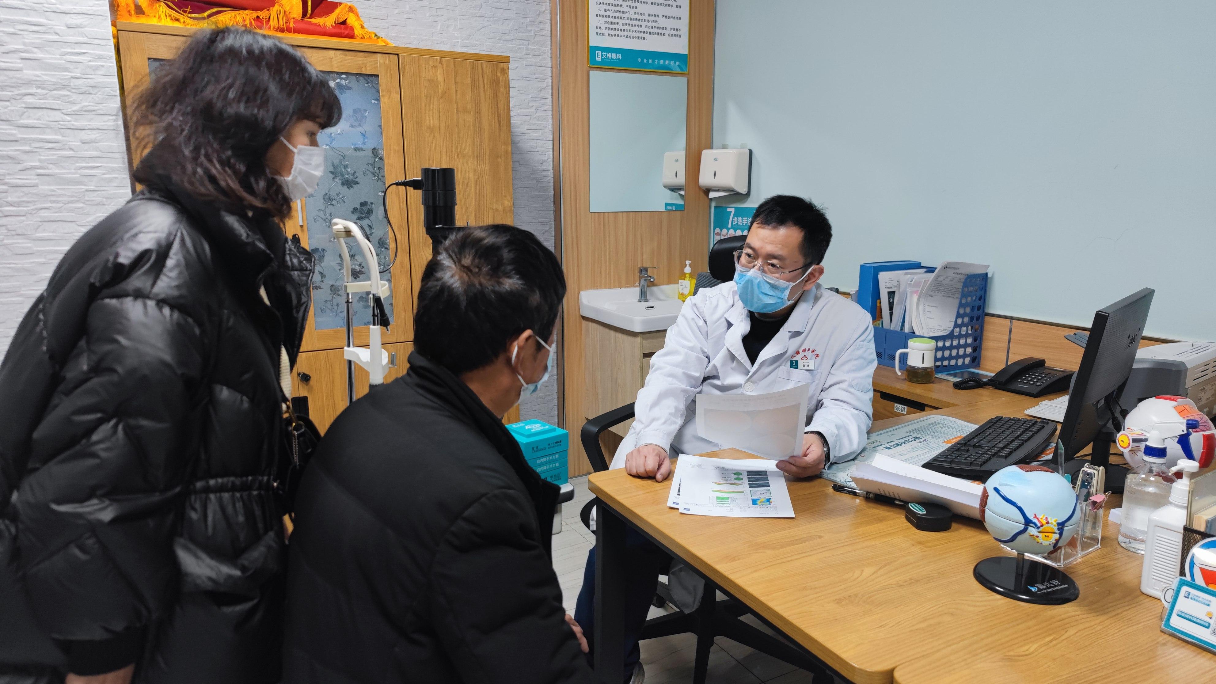 嘴巴摔伤会出脓吗,脸摔了一下眼睛失明了