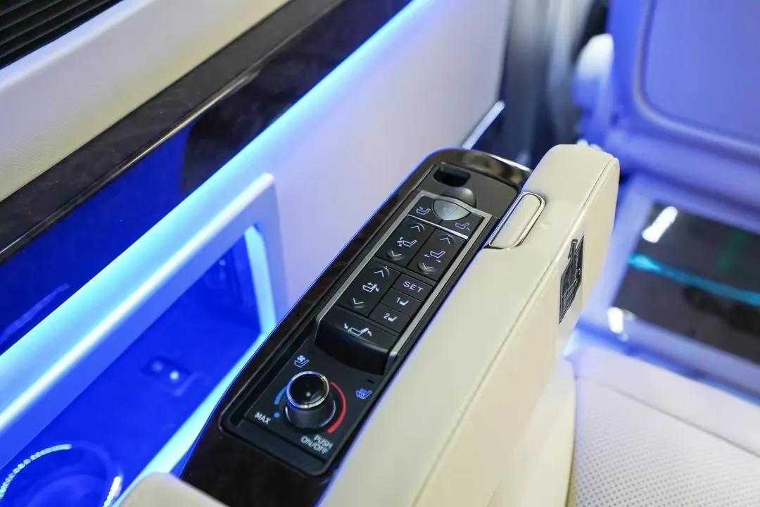 新款丰田海狮七座空间大动力强劲,蓝牌丰田海狮9座