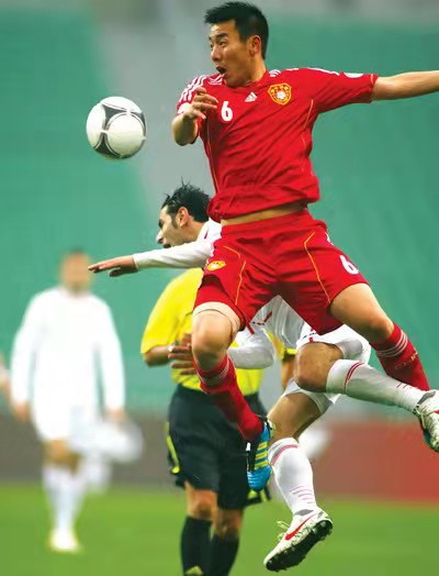 中国足球现役十大后腰,近十年足球十大后腰