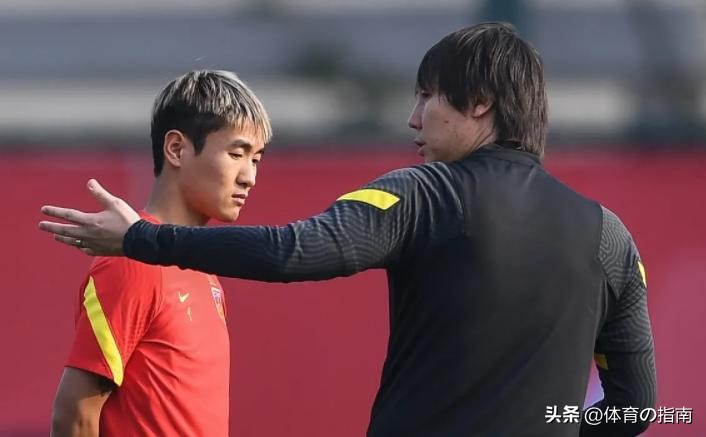 李铁又扛不住了！咬出02世界杯队友，中国足球再进一“囚”！
