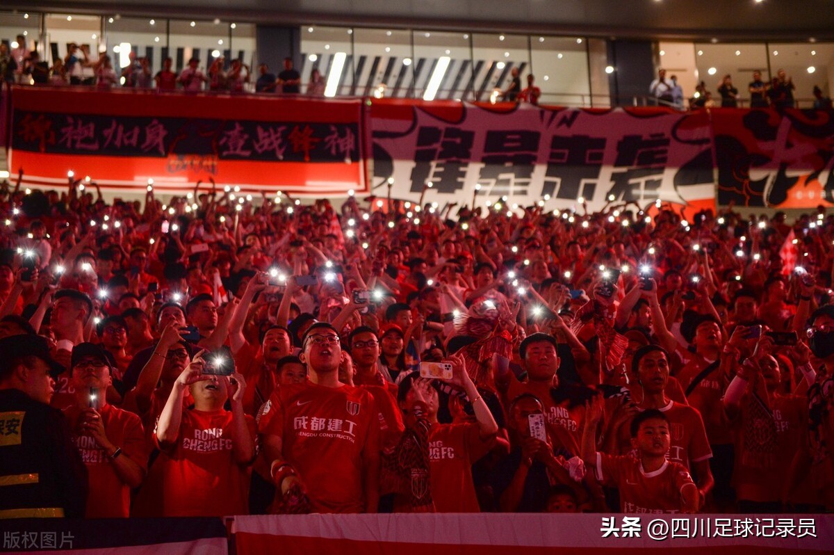 引起球迷们对中国足协的激烈讨论,球迷对足协官方致歉回复