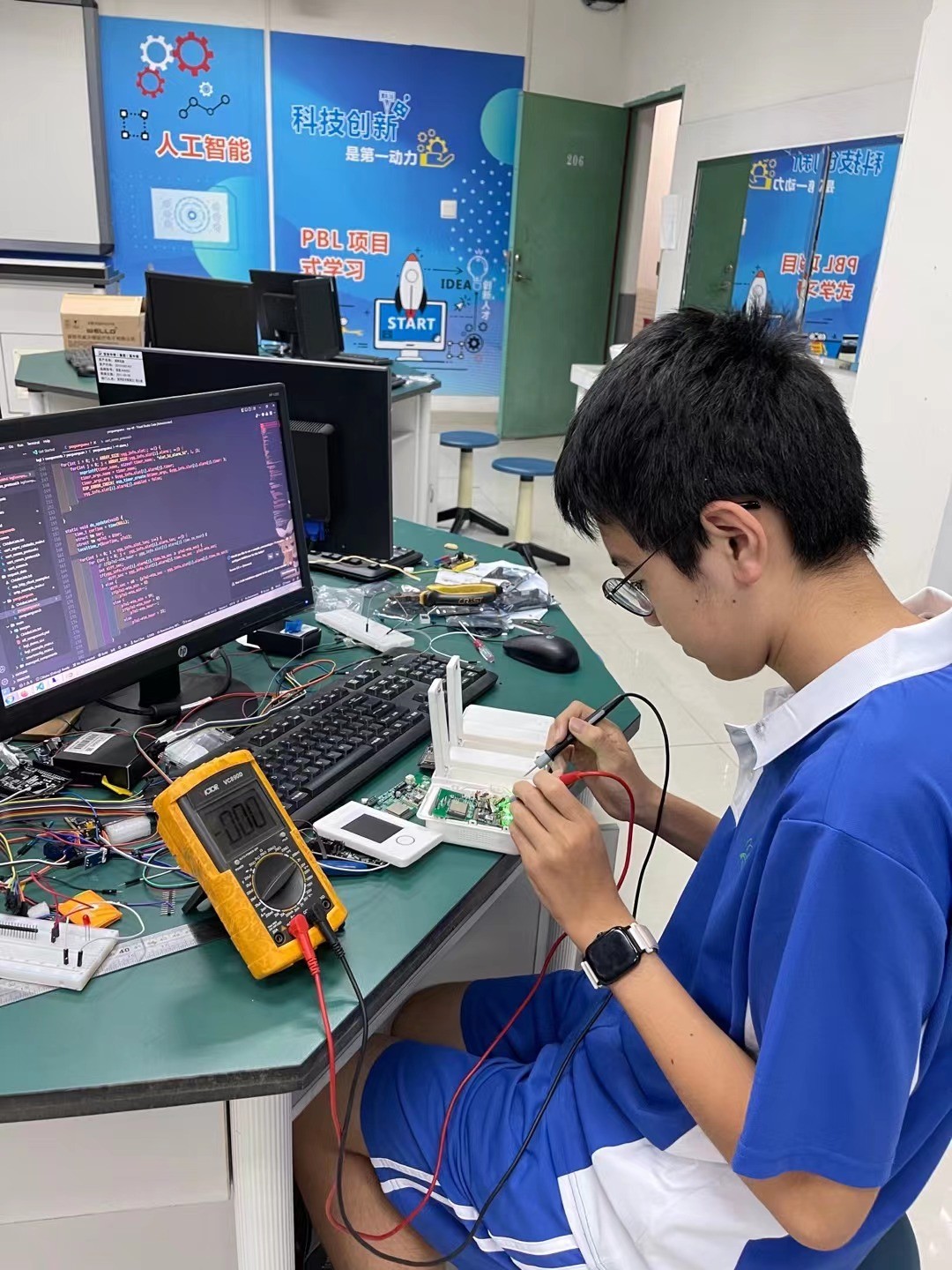 他们看不见我们,他们看不见我