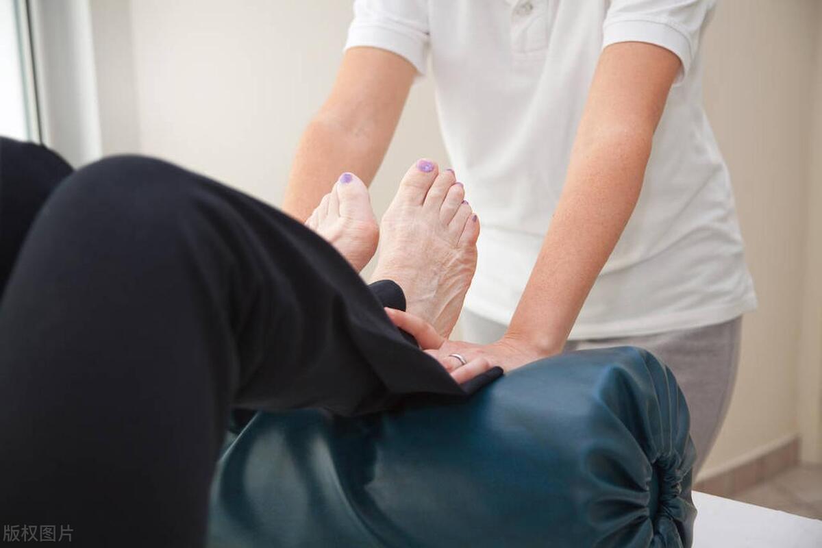 “肛门癌”是什么疾病,危险吗?出现4个症状,及时就医检查