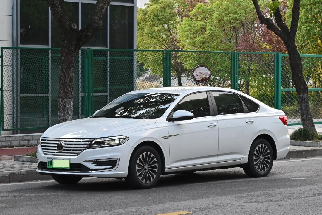 2015款朗逸1.4t二手现在值多少钱,大众朗逸1.5t星空顶配