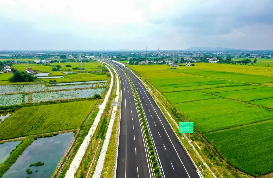 2021年，常州，牛牛牛！什么都挡不住常州奔跑的脚步…