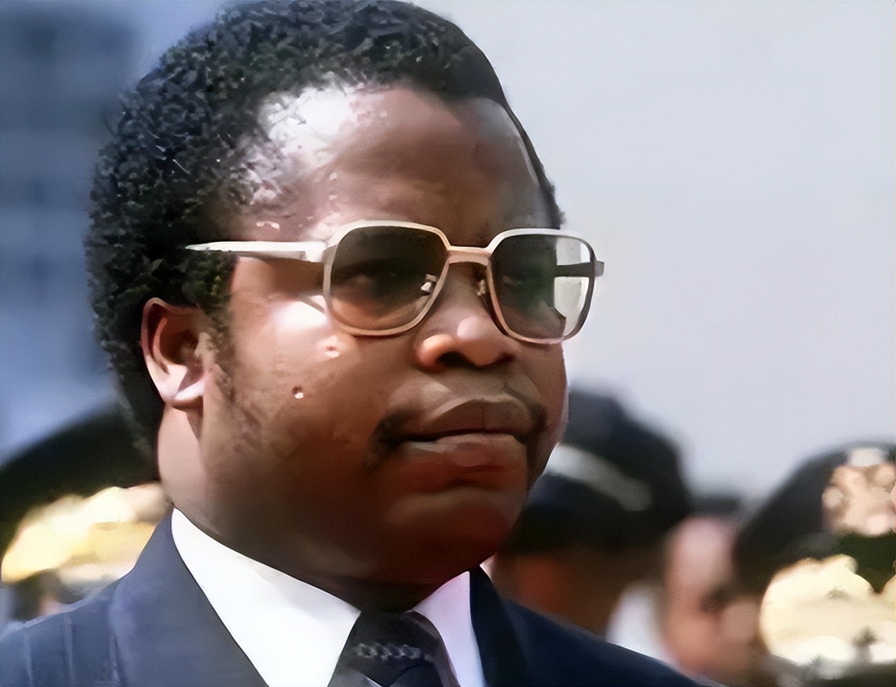 利比里亚独裁者多伊，最后死的有多惨？卡扎菲、萨达姆都比他体面