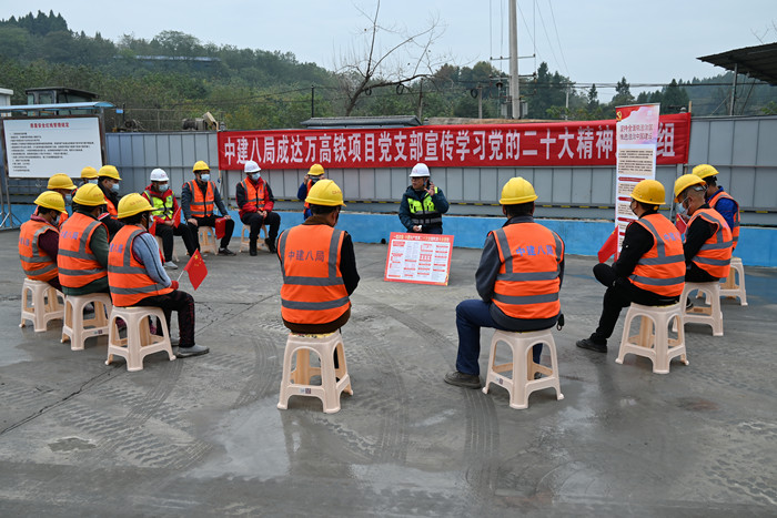 一场“工地坝坝宴”丰富了建设者们的精神食粮