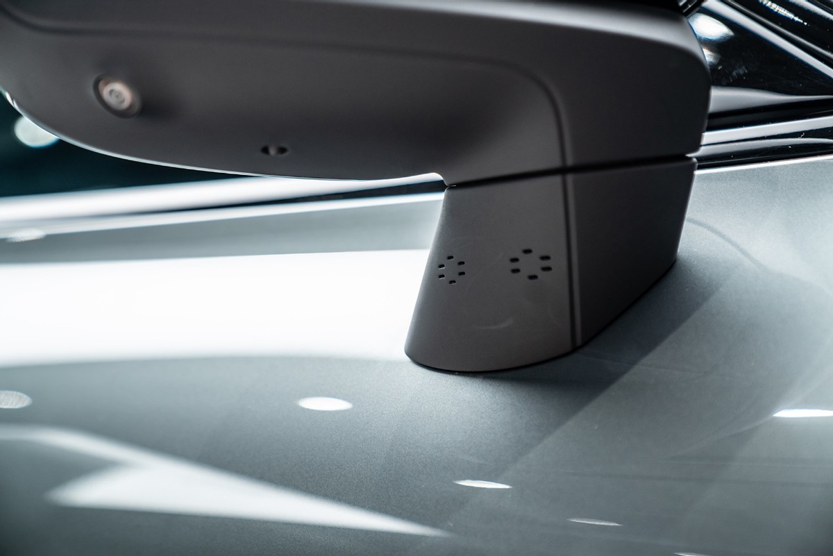 来看一个伪装成SUV的“机器人”