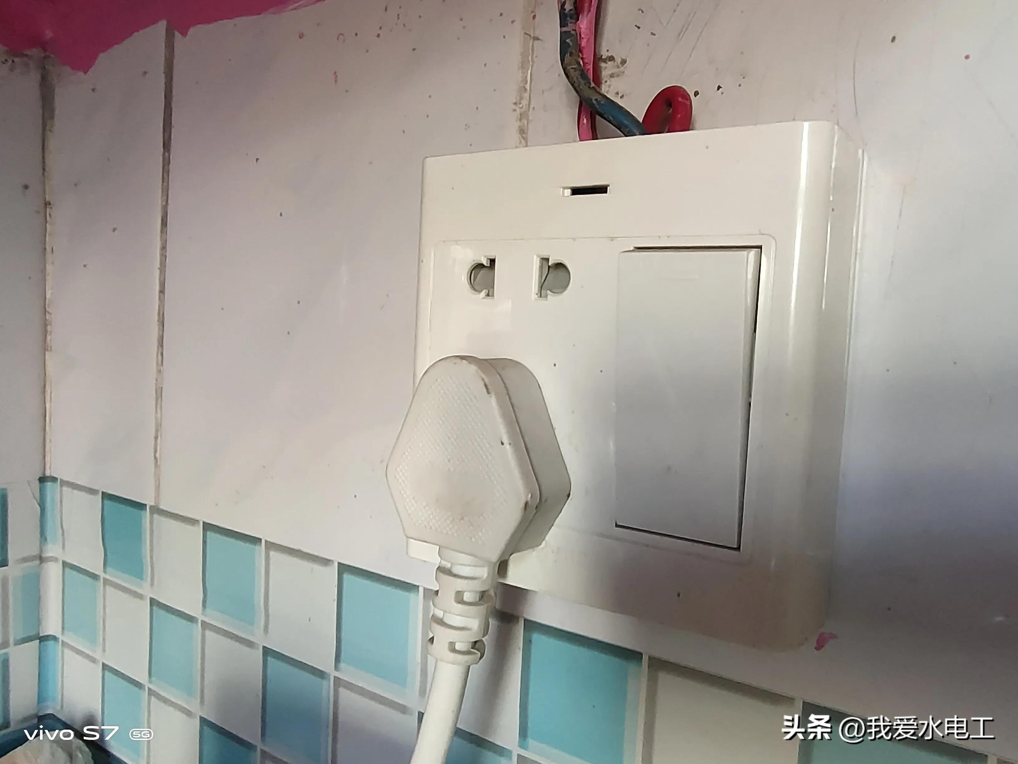 家里的插座不好看怎么改造,家中新装的插座为什么会难插难拔