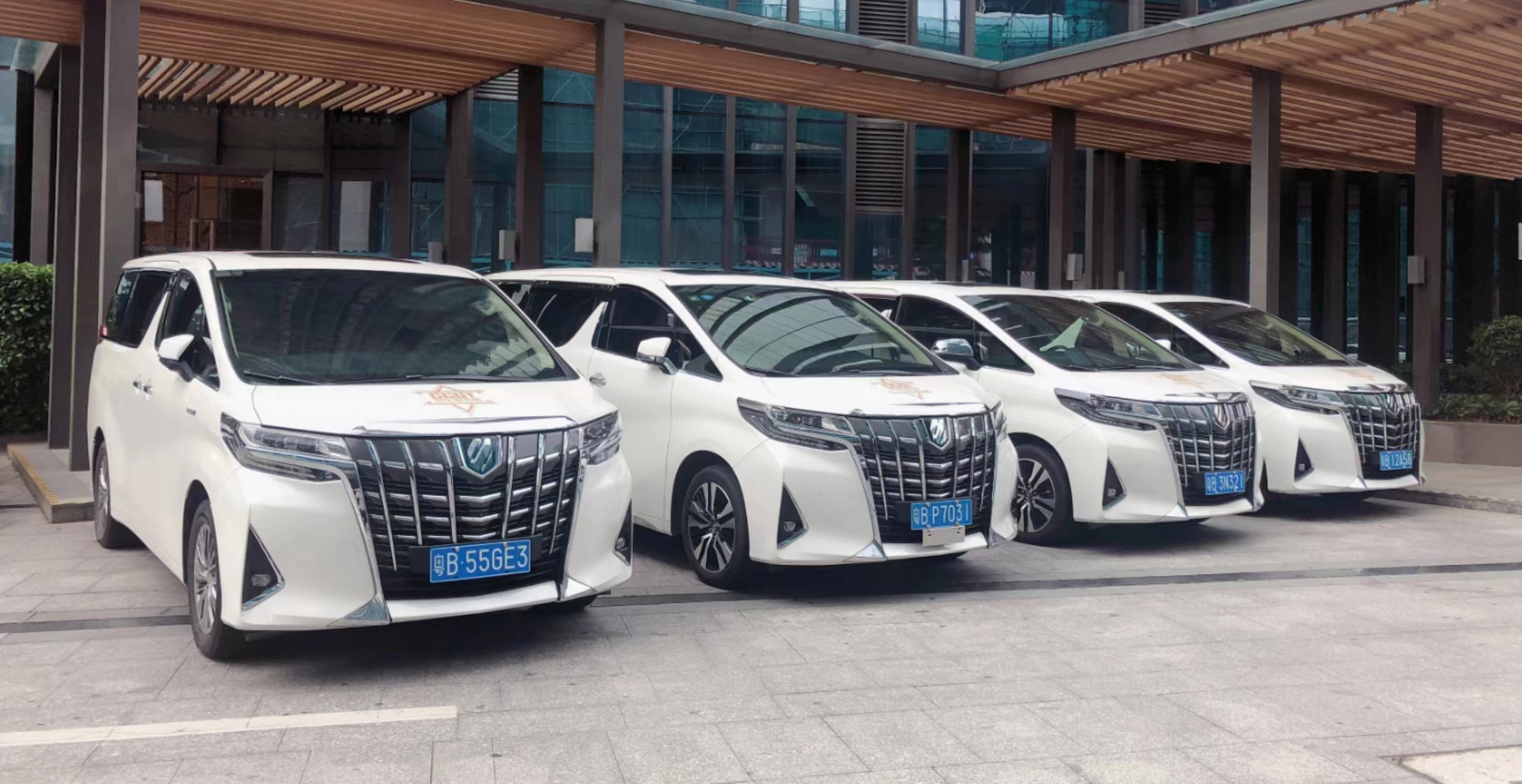 上海租埃尔法一天多少钱,深圳租法拉利一天价格