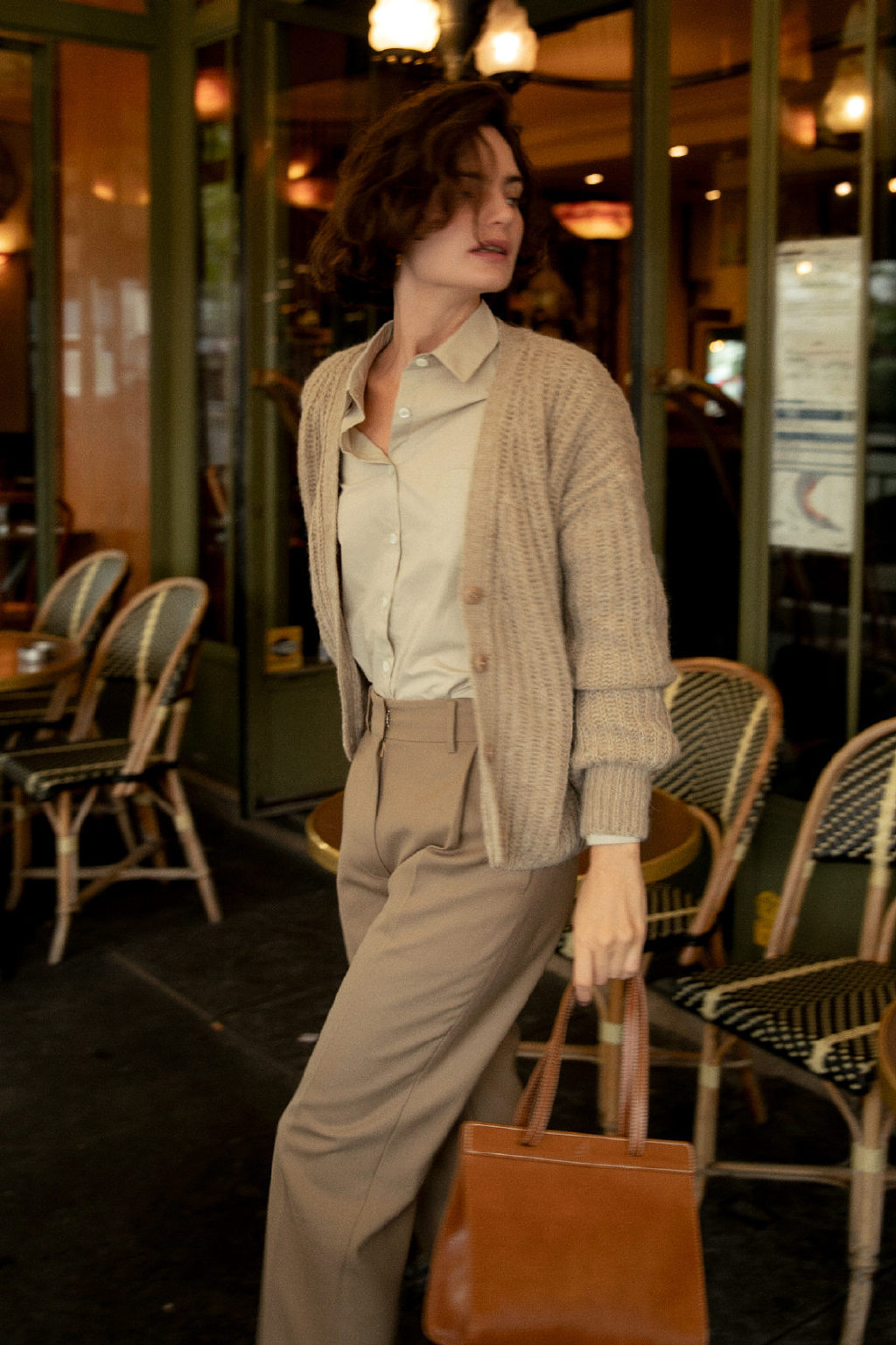 女人穿衣要讲究高级质感,中性色穿搭技巧女冬季