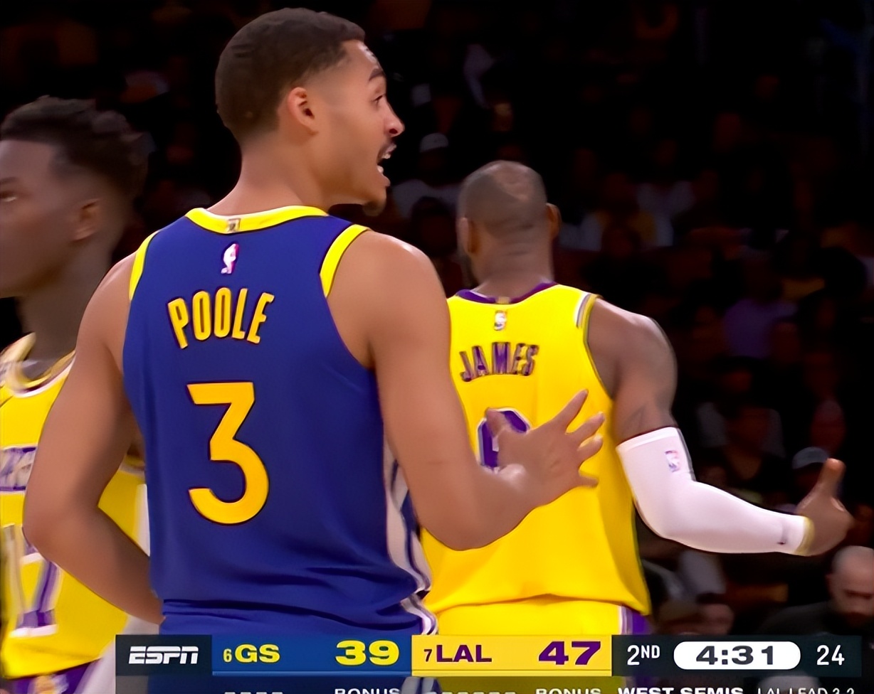 施罗德两次技术犯规,湖勇大战第四节裁判