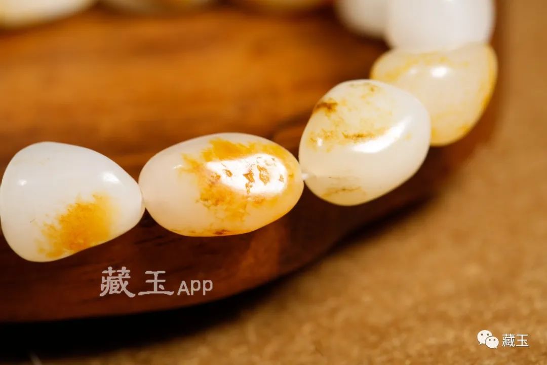 什么样的籽料手串值得入手,价值两万的和田玉圆珠手串