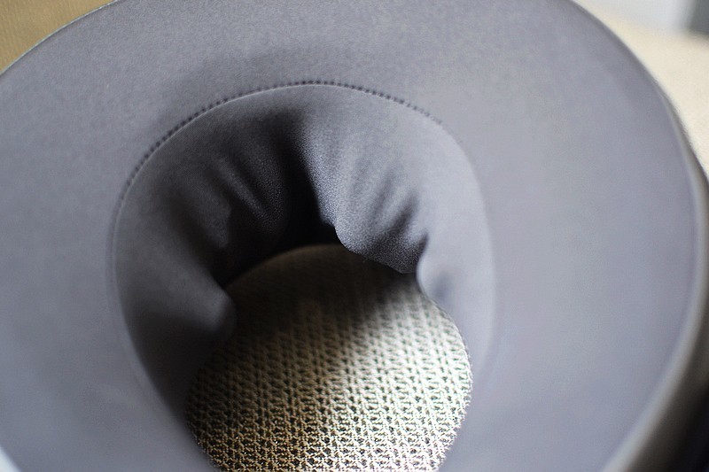 康佳颈部按摩仪自动多功能护颈仪,办公室颈椎按摩护颈仪