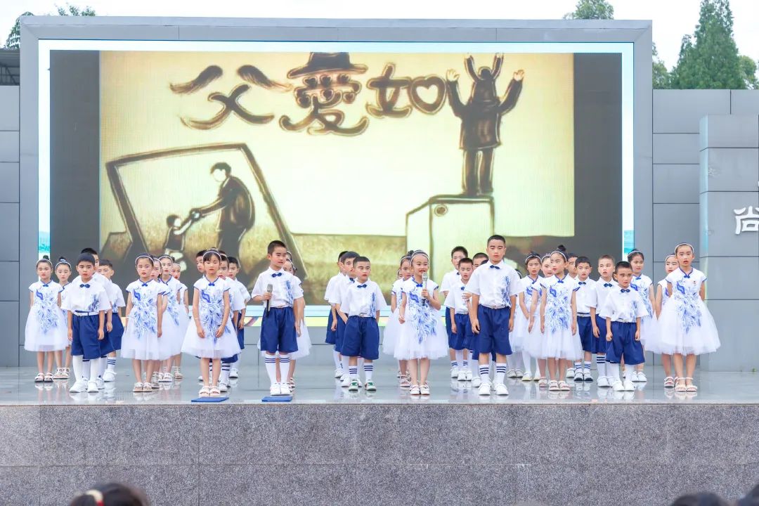 父爱如山感恩父爱｜天府新区籍田小学举行第18周主题升旗仪式