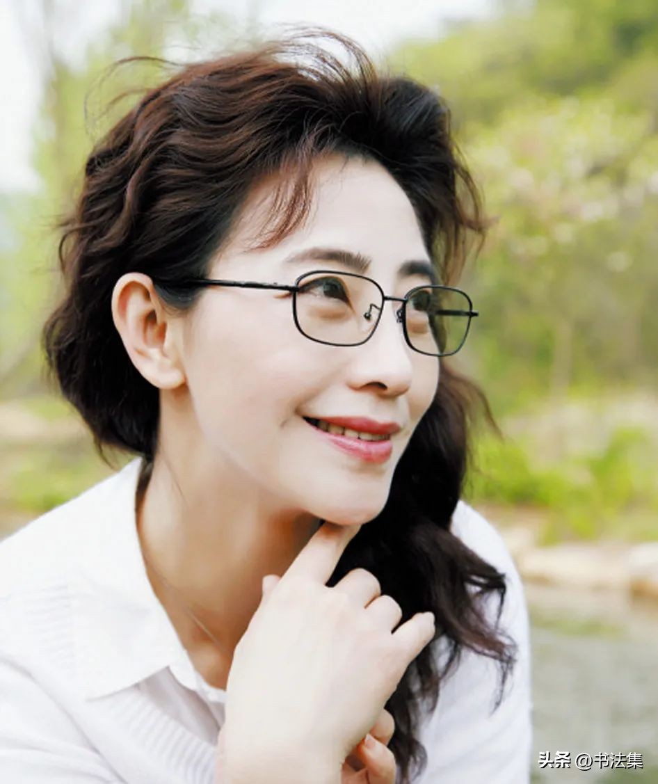 百卉争春——中国书协第八届女书家委员会委员作品选刊