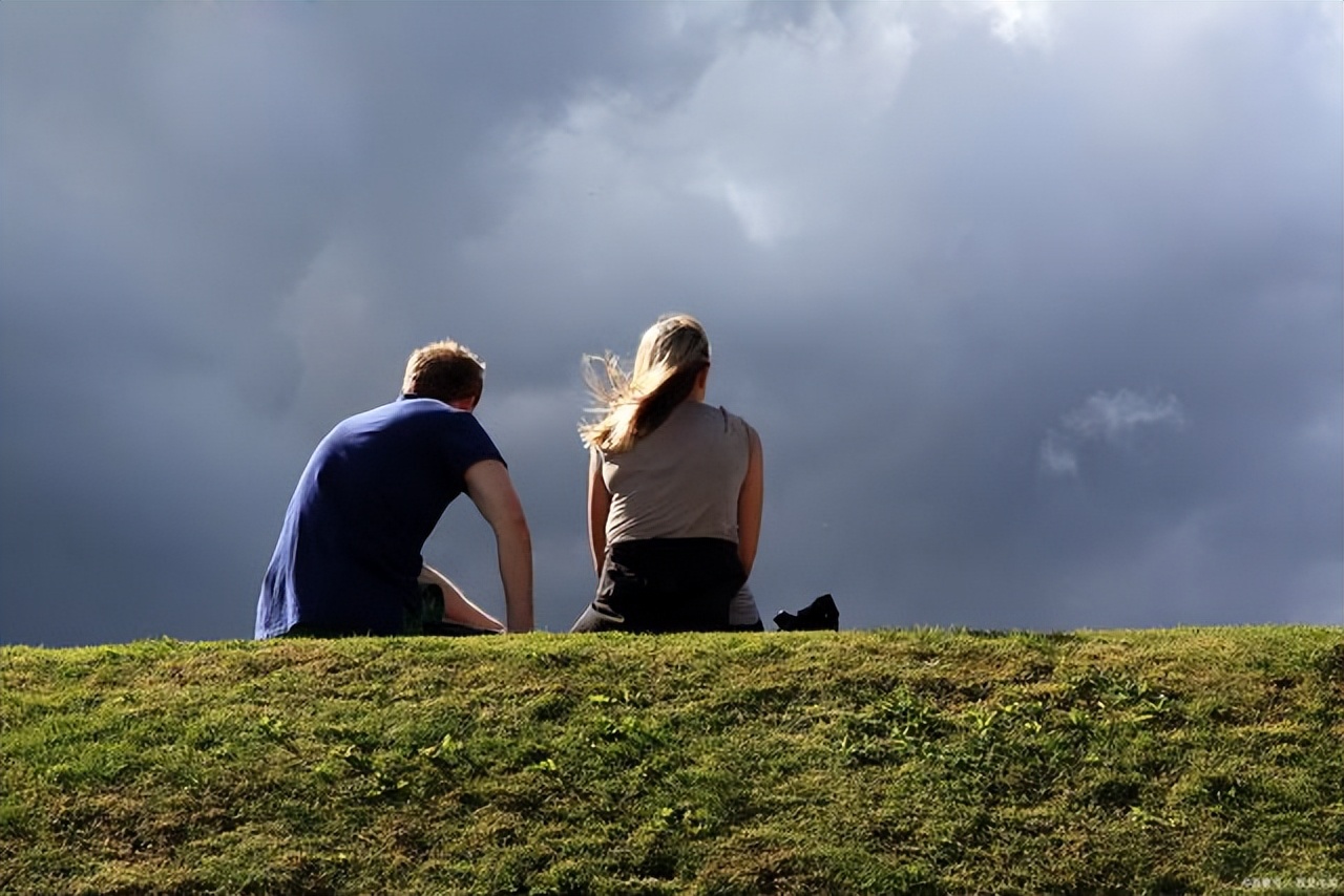 当夫妻相互不信任的时候,夫妻间没有信任还相互防备