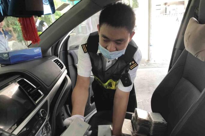 违规的车经过拍卖就合法了吗,私自开走他人车辆交警管吗