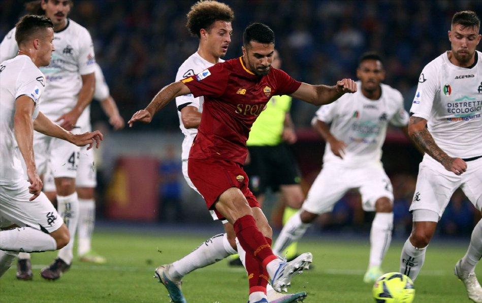 补时14分钟,依然无法阻挡穆里尼奥前进,哨响后,迪巴拉闭上眼睛