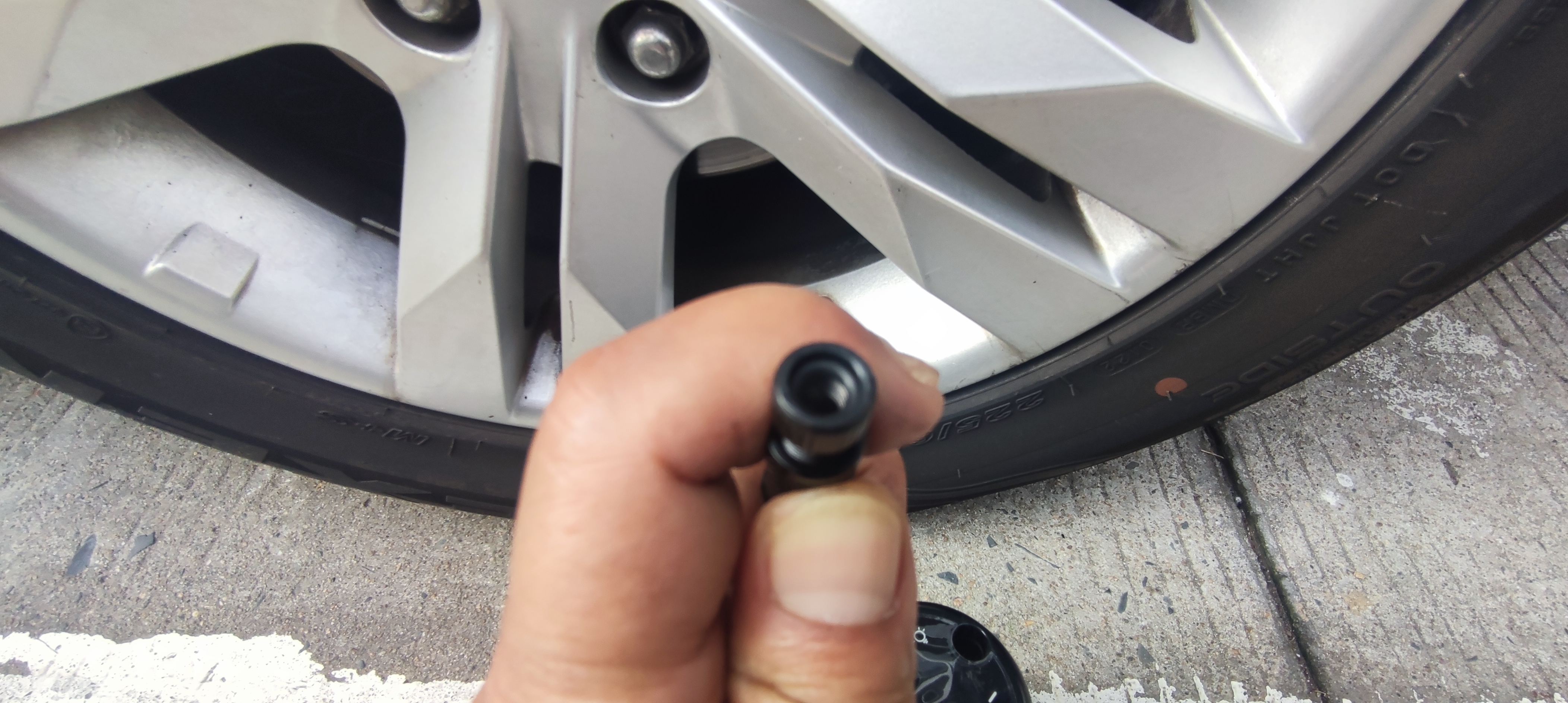 胎压过高对行车有没有影响,胎压低影响行车安全吗