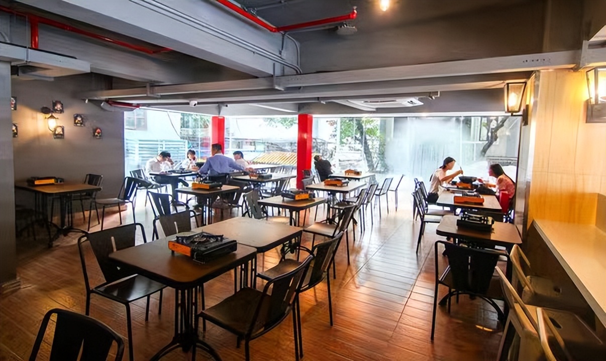 我,90后女孩,在深圳给特殊老人洗澡,可年收入36万,就是有点累