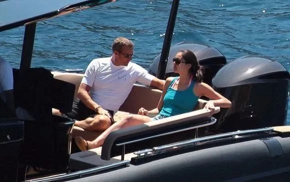 李亚鹏的历任女友有哪些,李亚鹏新女友个人简介