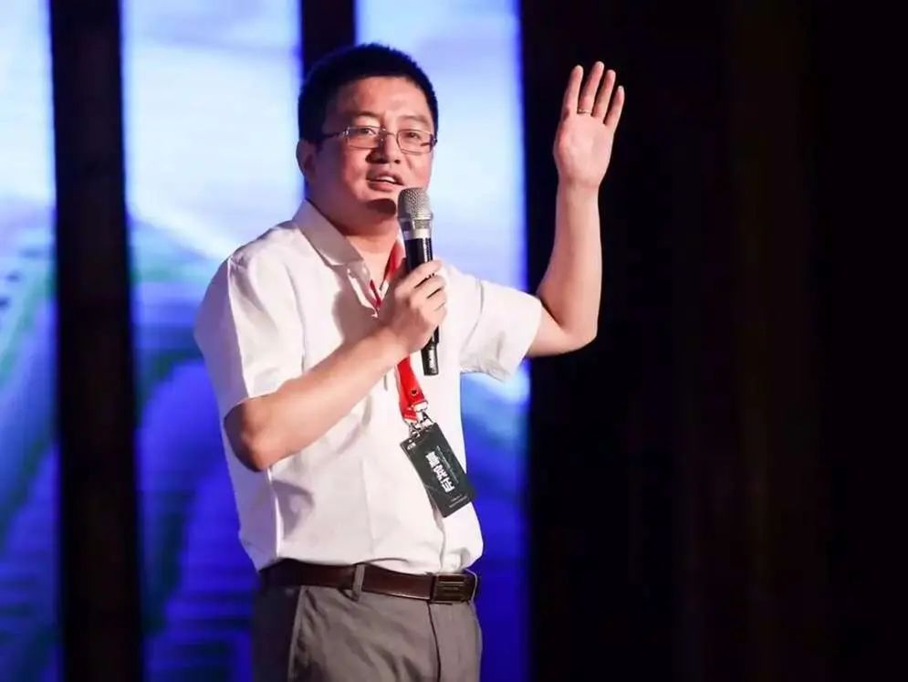 他，农村娃，中科院退学创业，年薪1.5亿，42岁退休