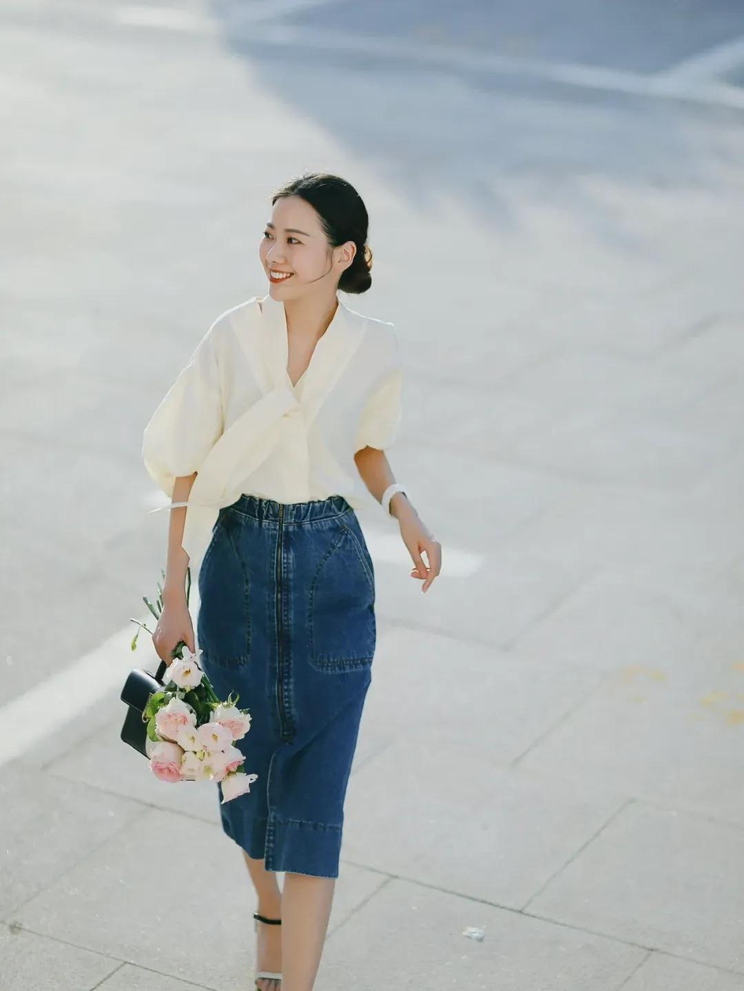 衬衫搭配牛仔裤简约时髦,衬衫如何搭配阔腿牛仔裤女士